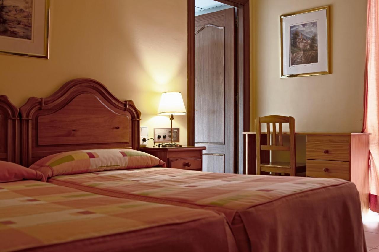 Hotel Pensio La Creu Esterri d'Àneu Esterno foto