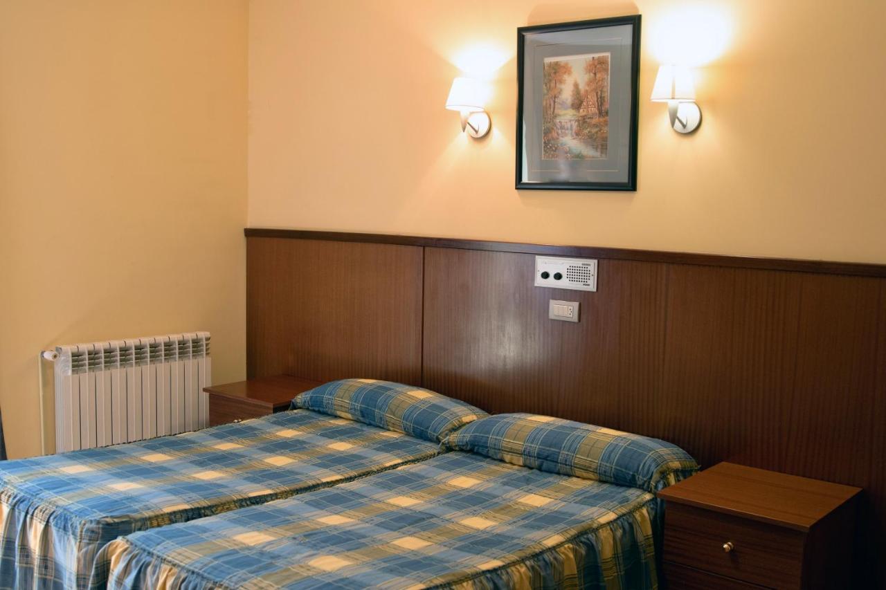 Hotel Pensio La Creu Esterri d'Àneu Esterno foto