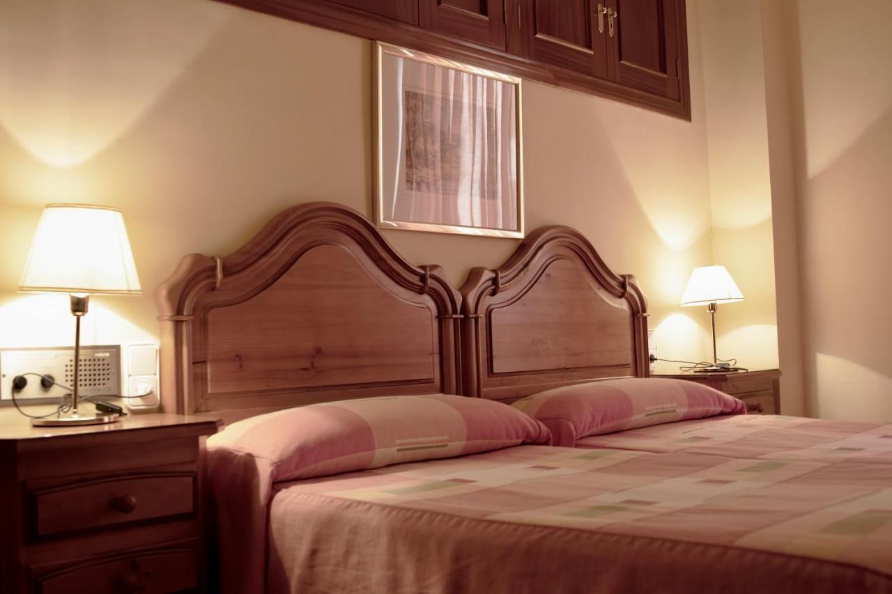 Hotel Pensio La Creu Esterri d'Àneu Esterno foto