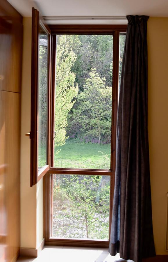 Hotel Pensio La Creu Esterri d'Àneu Esterno foto