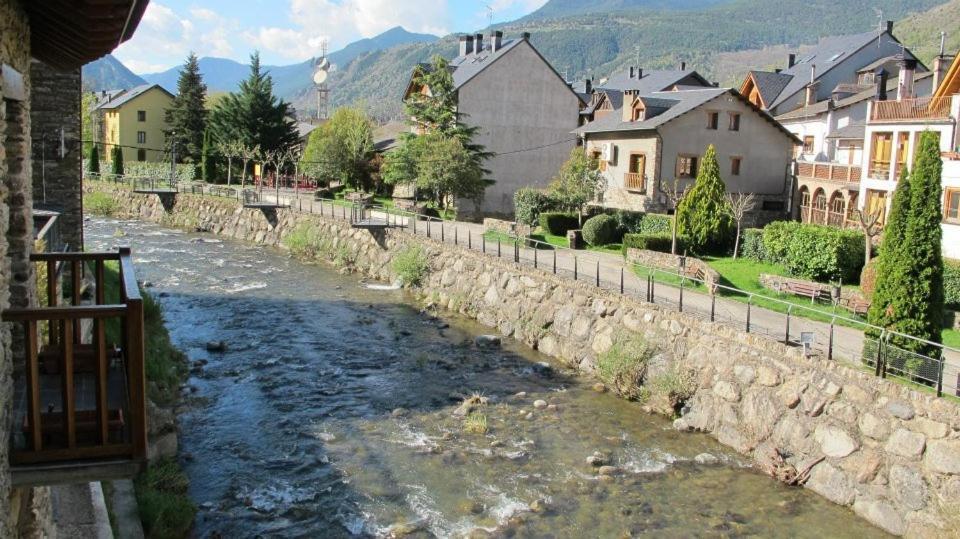 Hotel Pensio La Creu Esterri d'Àneu Esterno foto