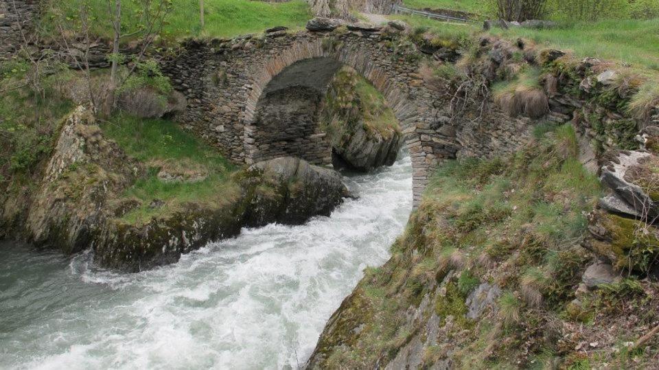 Hotel Pensio La Creu Esterri d'Àneu Esterno foto
