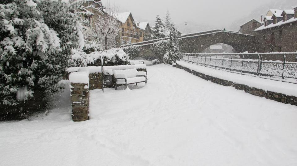Hotel Pensio La Creu Esterri d'Àneu Esterno foto